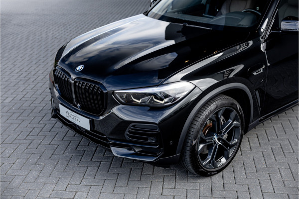 BMW X5 xDrive45e Executive - Panorama | Luchtvering | ACC | Keyless