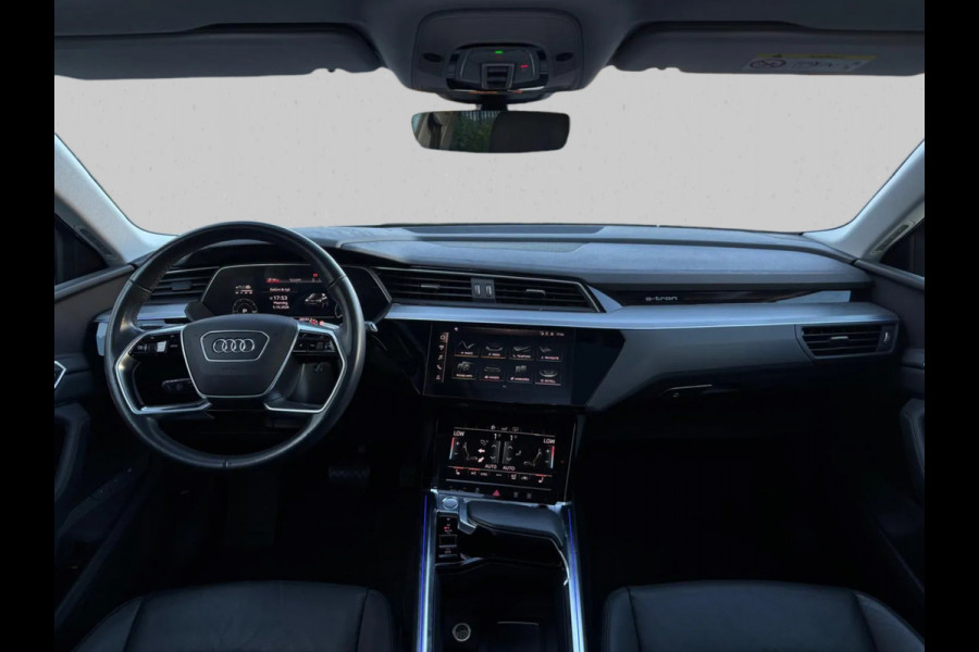 Audi e-tron E-tron 55 quattro 95 kWh (Goed OndH, Panorama, Carplay, Trekhaak, Lane Assist, StoelV, Camera, Addapt Cruise, Etc)