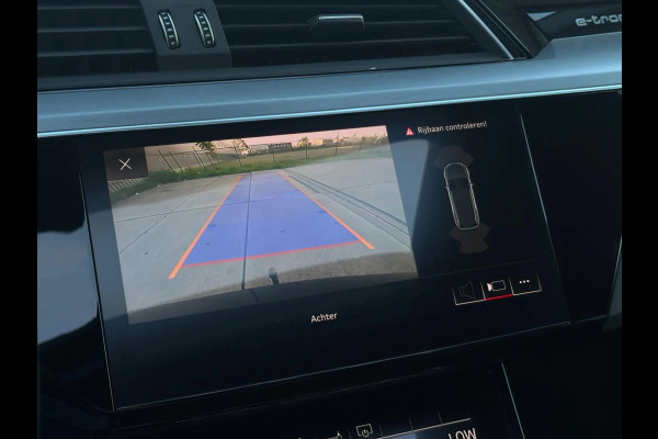 Audi e-tron E-tron 55 quattro 95 kWh (Goed OndH, Panorama, Carplay, Trekhaak, Lane Assist, StoelV, Camera, Addapt Cruise, Etc)