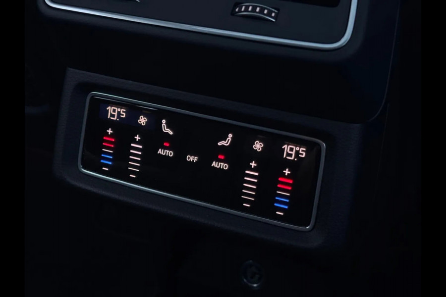 Audi e-tron E-tron 55 quattro 95 kWh (Goed OndH, Panorama, Carplay, Trekhaak, Lane Assist, StoelV, Camera, Addapt Cruise, Etc)