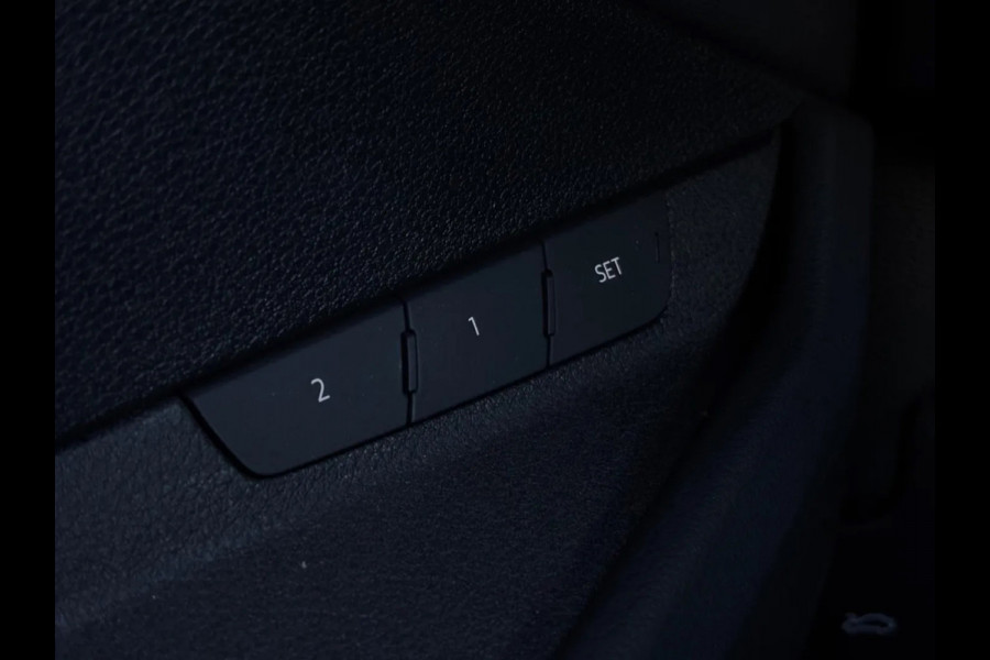 Audi e-tron E-tron 55 quattro 95 kWh (Goed OndH, Panorama, Carplay, Trekhaak, Lane Assist, StoelV, Camera, Addapt Cruise, Etc)
