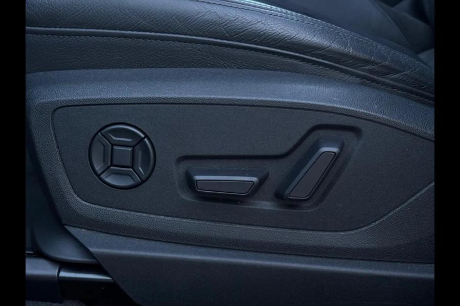 Audi e-tron E-tron 55 quattro 95 kWh (Goed OndH, Panorama, Carplay, Trekhaak, Lane Assist, StoelV, Camera, Addapt Cruise, Etc)