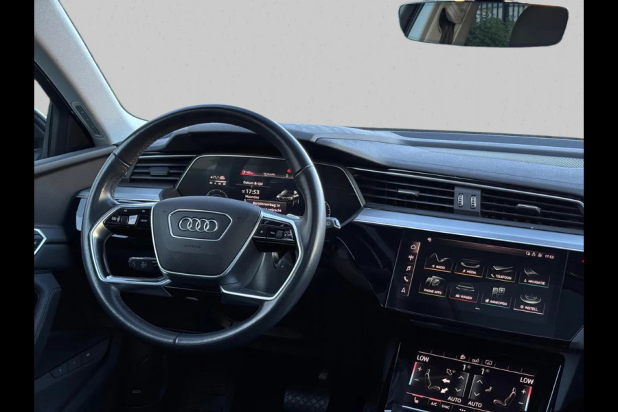 Audi e-tron E-tron 55 quattro 95 kWh (Goed OndH, Panorama, Carplay, Trekhaak, Lane Assist, StoelV, Camera, Addapt Cruise, Etc)