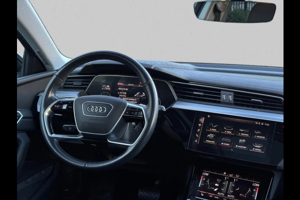 Audi e-tron E-tron 55 quattro 95 kWh (Goed OndH, Panorama, Carplay, Trekhaak, Lane Assist, StoelV, Camera, Addapt Cruise, Etc)
