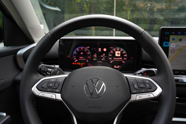 Volkswagen T-Roc 1.5 eTSI Life |Pano|Camera|Trekhaak|