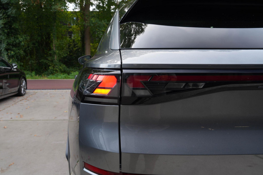 Volkswagen T-Roc 1.5 eTSI Life |Pano|Camera|Trekhaak|