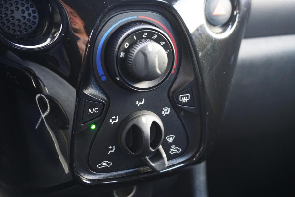 Peugeot 108 1.0 e-VTi Pack Premium Active/Airco/Mistlampen/ APK Oktober 2028.