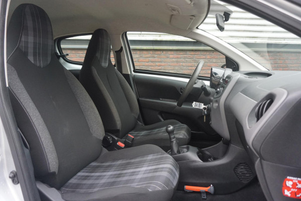 Peugeot 108 1.0 e-VTi Pack Premium Active/Airco/Mistlampen/ APK Oktober 2028.