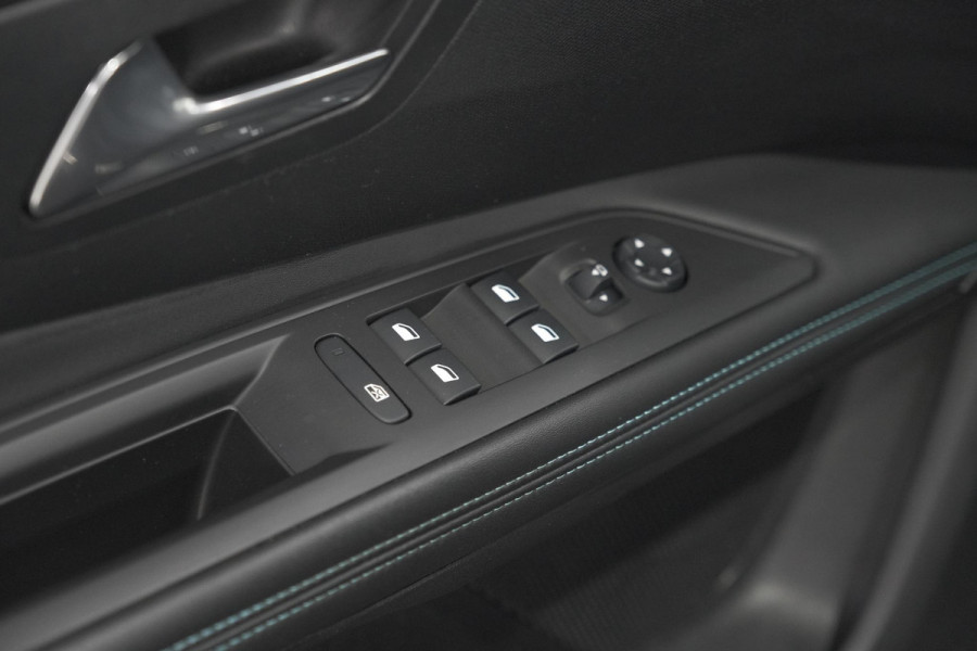 Peugeot 3008 PureTech 130 EAT8 Allure | Camera | Stoelverwarming | Apple Carplay | Dodehoekdetectie