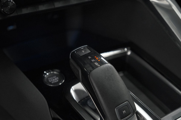 Peugeot 3008 PureTech 130 EAT8 Allure | Camera | Stoelverwarming | Apple Carplay | Dodehoekdetectie