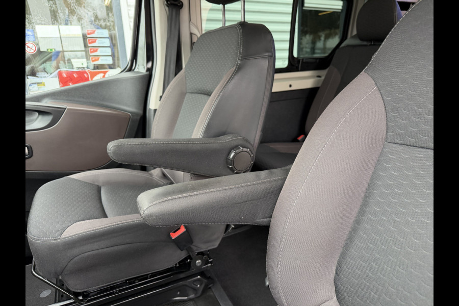 Fiat Talento 2.0 MultiJet automaat L2H1 SX DC 5 persoons / vaste prijs rijklaar € 19.950 ex btw / lease vanaf € 336 / zwart metallic / dubbele schuifdeur / trekhaak / airco / navi / camera !