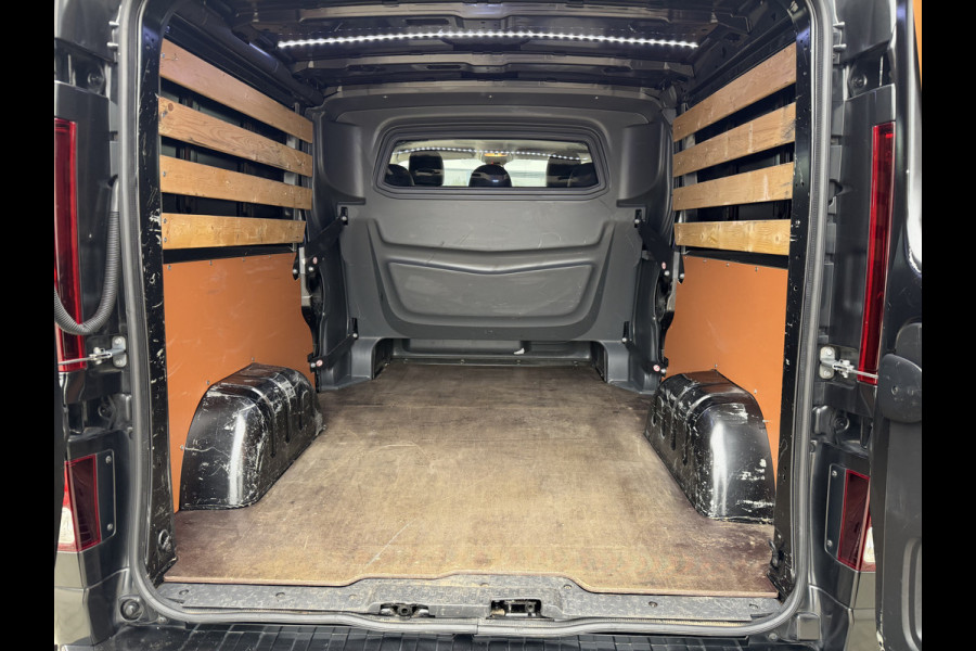 Fiat Talento 2.0 MultiJet automaat L2H1 SX DC 5 persoons / vaste prijs rijklaar € 19.950 ex btw / lease vanaf € 336 / zwart metallic / dubbele schuifdeur / trekhaak / airco / navi / camera !