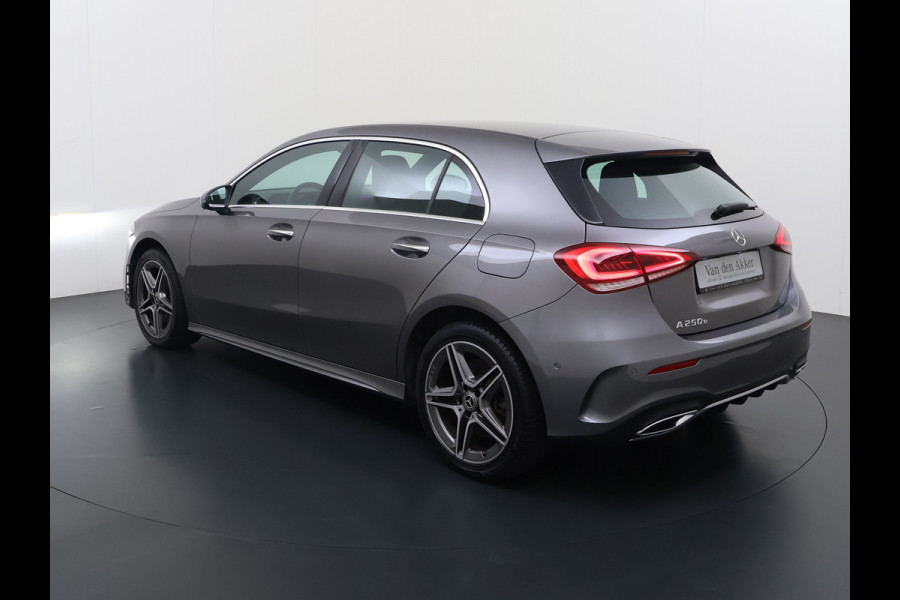 Mercedes-Benz A-Klasse 250e AMG // Camera // Keyless Entry // Sfeerverlichting // Wide Screen // Cruise Controle //