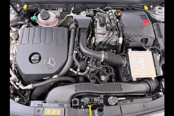 Mercedes-Benz A-Klasse 250e AMG // Camera // Keyless Entry // Sfeerverlichting // Wide Screen // Cruise Controle //