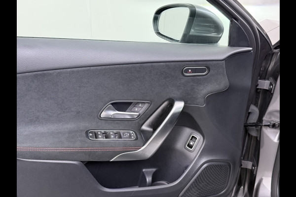 Mercedes-Benz A-Klasse 250e AMG // Camera // Keyless Entry // Sfeerverlichting // Wide Screen // Cruise Controle //