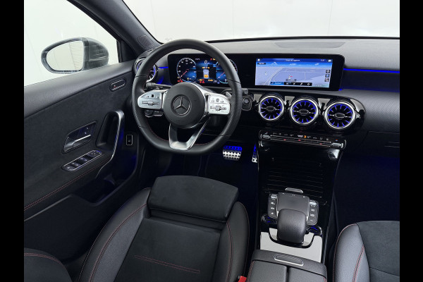 Mercedes-Benz A-Klasse 250e AMG // Camera // Keyless Entry // Sfeerverlichting // Wide Screen // Cruise Controle //