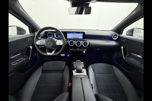 Mercedes-Benz A-Klasse 250e AMG // Camera // Keyless Entry // Sfeerverlichting // Wide Screen // Cruise Controle //