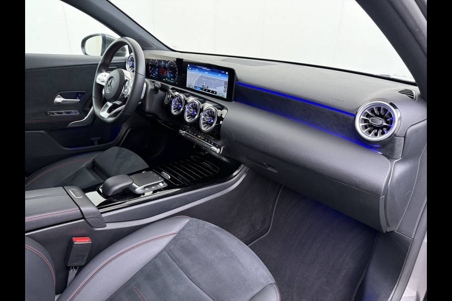 Mercedes-Benz A-Klasse 250e AMG // Camera // Keyless Entry // Sfeerverlichting // Wide Screen // Cruise Controle //