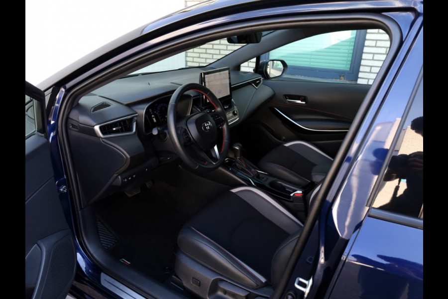 Toyota Corolla Touring Sports Hybrid 140 GR Sport | Bi-Tone | Half Leder | Stoelverwarming