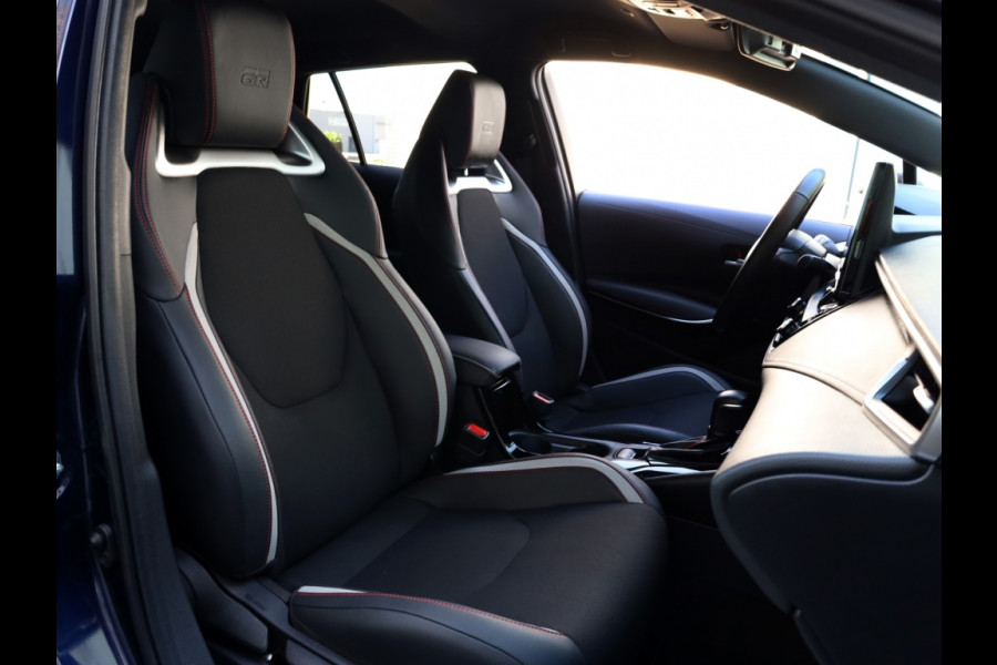 Toyota Corolla Touring Sports Hybrid 140 GR Sport | Bi-Tone | Half Leder | Stoelverwarming