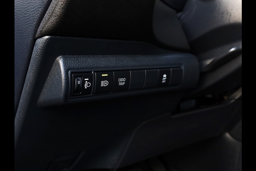 Toyota Corolla Touring Sports Hybrid 140 GR Sport | Bi-Tone | Half Leder | Stoelverwarming