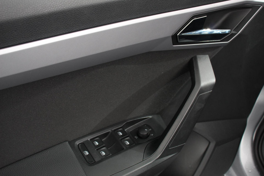 Seat Arona 1.0 TSI 110 pk DSG FR Tech Parkeersensoren Camera Adaptieve Cruise Control Stoelverwarming Dodehoek Assistent Getinte ramen LED-verlichting voor