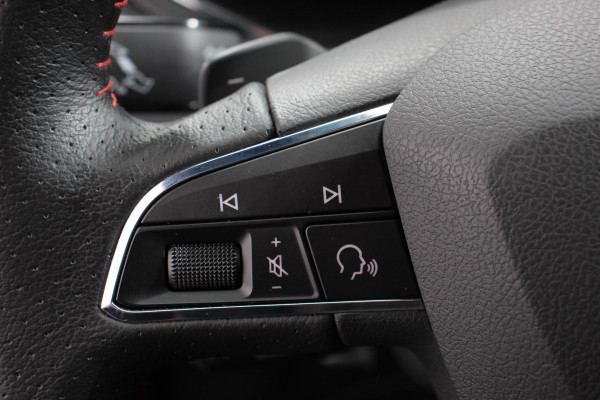 Seat Arona 1.0 TSI 110 pk DSG FR Tech Parkeersensoren Camera Adaptieve Cruise Control Stoelverwarming Dodehoek Assistent Getinte ramen LED-verlichting voor