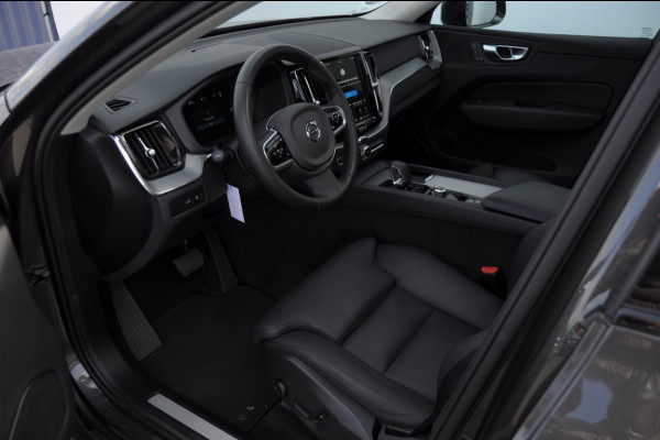 Volvo XC60 T6 350PK Automaat AWD Plus Dark Trekhaak / Adaptieve cruise control / BLIS / Panoramadak / Parkeersensoren voor - en achter / parkeercamera / Elektrische stoelen / stoel - en stuurverwarming /