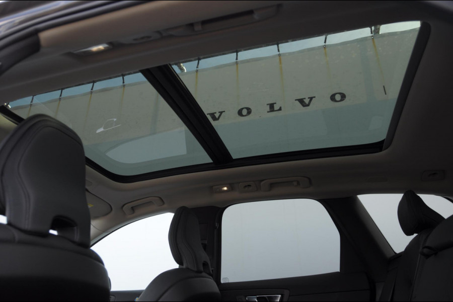Volvo XC60 T6 350PK Automaat AWD Plus Dark Trekhaak / Adaptieve cruise control / BLIS / Panoramadak / Parkeersensoren voor - en achter / parkeercamera / Elektrische stoelen / stoel - en stuurverwarming /