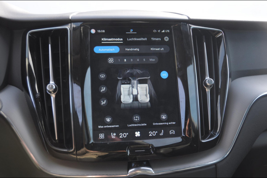 Volvo XC60 T6 350PK Automaat AWD Plus Dark Trekhaak / Adaptieve cruise control / BLIS / Panoramadak / Parkeersensoren voor - en achter / parkeercamera / Elektrische stoelen / stoel - en stuurverwarming /