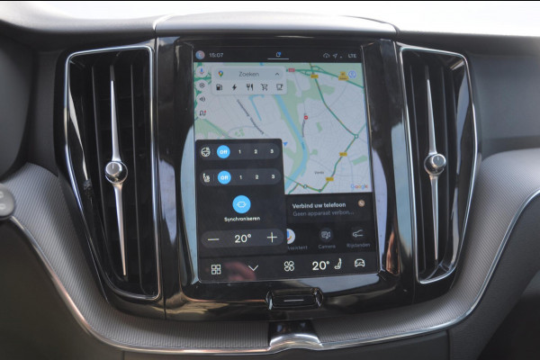 Volvo XC60 T6 350PK Automaat AWD Plus Dark Trekhaak / Adaptieve cruise control / BLIS / Panoramadak / Parkeersensoren voor - en achter / parkeercamera / Elektrische stoelen / stoel - en stuurverwarming /