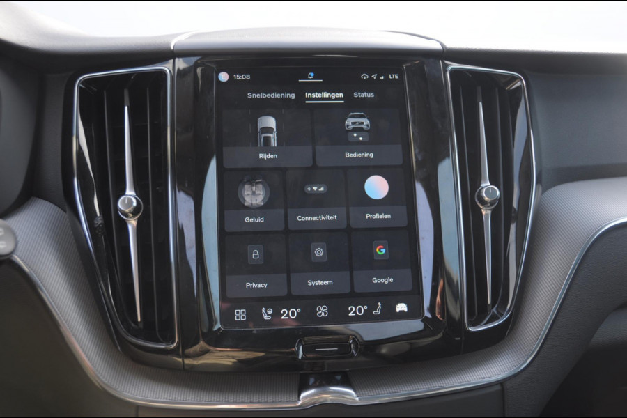Volvo XC60 T6 350PK Automaat AWD Plus Dark Trekhaak / Adaptieve cruise control / BLIS / Panoramadak / Parkeersensoren voor - en achter / parkeercamera / Elektrische stoelen / stoel - en stuurverwarming /