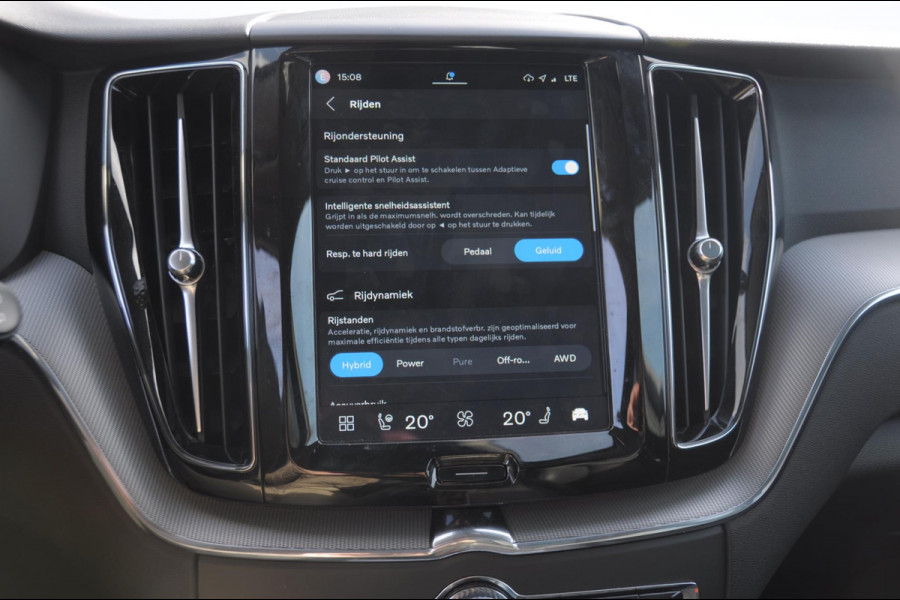 Volvo XC60 T6 350PK Automaat AWD Plus Dark Trekhaak / Adaptieve cruise control / BLIS / Panoramadak / Parkeersensoren voor - en achter / parkeercamera / Elektrische stoelen / stoel - en stuurverwarming /