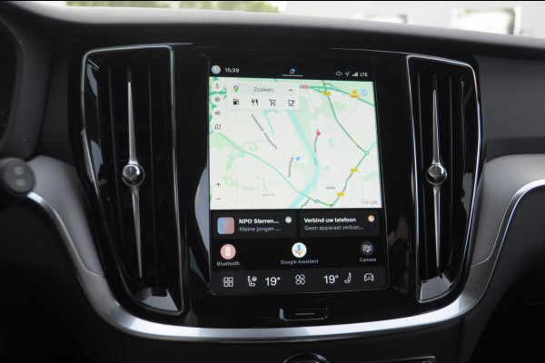 Volvo V60 B4 211PK Automaat Plus Dark / Trekhaak Adaptive Cruise Control/ Apple Carplay/ Android Auto/ Achteruitrijcamera/ Parkeersensoren voor en achter/ Stoelverwarming/ Stuurverwarming/ Elektrisch bedienbare stoelen met geheugen
