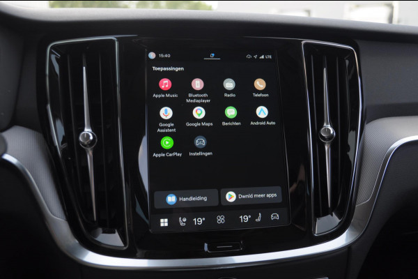 Volvo V60 B4 211PK Automaat Plus Dark / Trekhaak Adaptive Cruise Control/ Apple Carplay/ Android Auto/ Achteruitrijcamera/ Parkeersensoren voor en achter/ Stoelverwarming/ Stuurverwarming/ Elektrisch bedienbare stoelen met geheugen