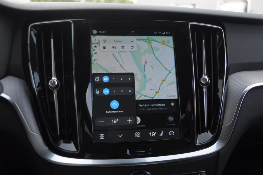 Volvo V60 B4 211PK Automaat Plus Dark / Trekhaak Adaptive Cruise Control/ Apple Carplay/ Android Auto/ Achteruitrijcamera/ Parkeersensoren voor en achter/ Stoelverwarming/ Stuurverwarming/ Elektrisch bedienbare stoelen met geheugen