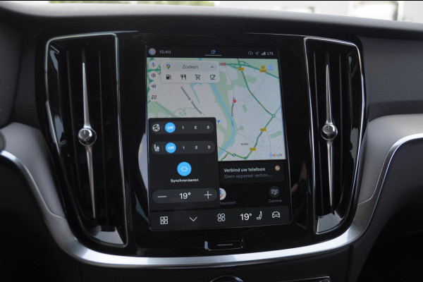 Volvo V60 B4 211PK Automaat Plus Dark / Trekhaak Adaptive Cruise Control/ Apple Carplay/ Android Auto/ Achteruitrijcamera/ Parkeersensoren voor en achter/ Stoelverwarming/ Stuurverwarming/ Elektrisch bedienbare stoelen met geheugen