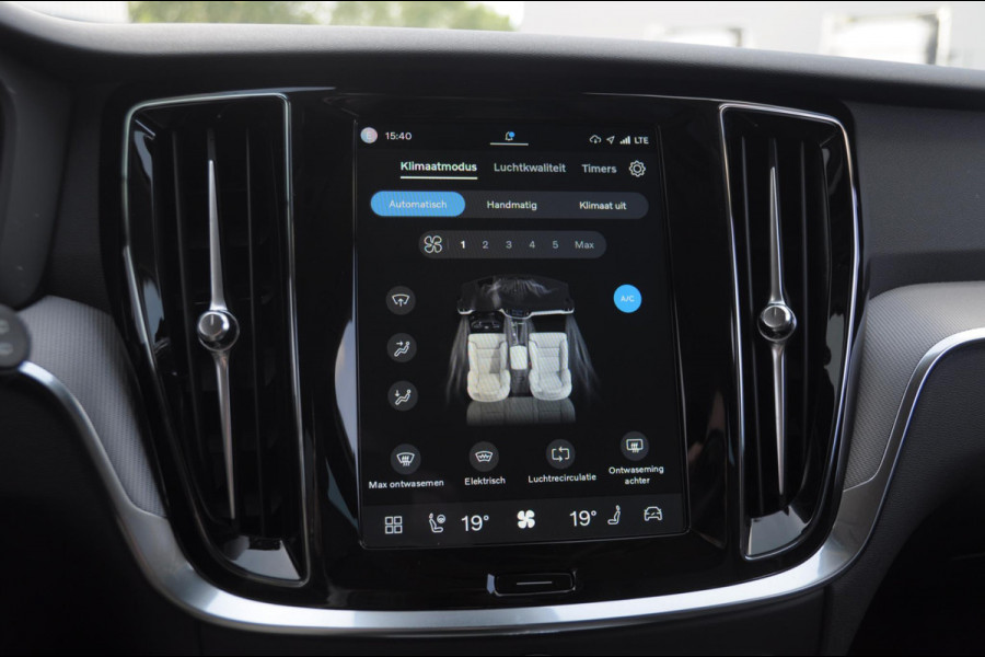 Volvo V60 B4 211PK Automaat Plus Dark / Trekhaak Adaptive Cruise Control/ Apple Carplay/ Android Auto/ Achteruitrijcamera/ Parkeersensoren voor en achter/ Stoelverwarming/ Stuurverwarming/ Elektrisch bedienbare stoelen met geheugen