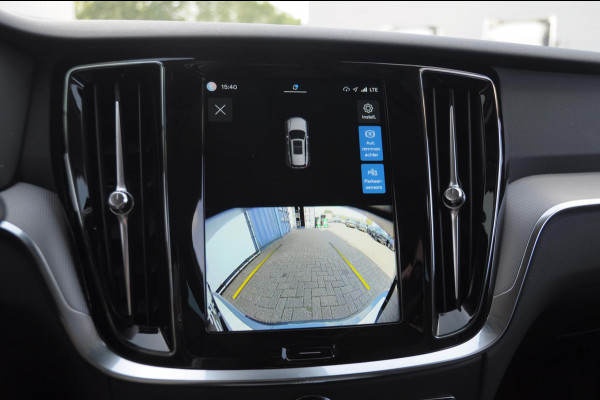 Volvo V60 B4 211PK Automaat Plus Dark / Trekhaak Adaptive Cruise Control/ Apple Carplay/ Android Auto/ Achteruitrijcamera/ Parkeersensoren voor en achter/ Stoelverwarming/ Stuurverwarming/ Elektrisch bedienbare stoelen met geheugen