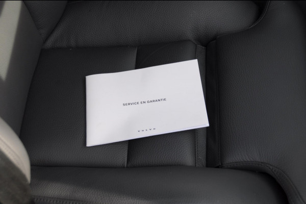 Volvo V60 B4 211PK Automaat Plus Dark / Trekhaak Adaptive Cruise Control/ Apple Carplay/ Android Auto/ Achteruitrijcamera/ Parkeersensoren voor en achter/ Stoelverwarming/ Stuurverwarming/ Elektrisch bedienbare stoelen met geheugen