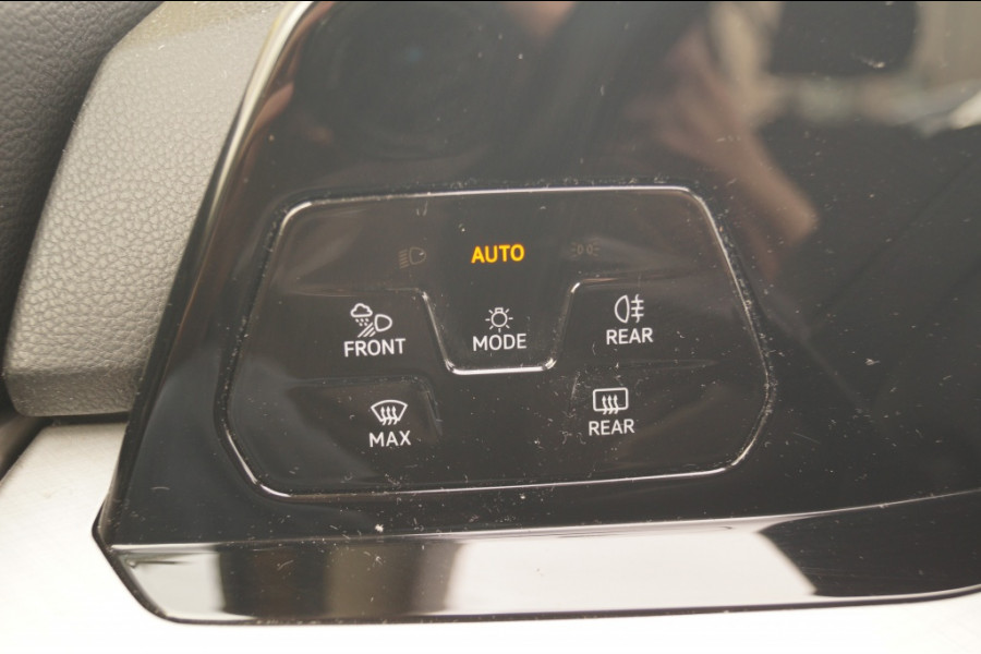 Volkswagen Golf Variant 1.0 TSI 110pk Life Business Lounge -LED-TREKHAAK-