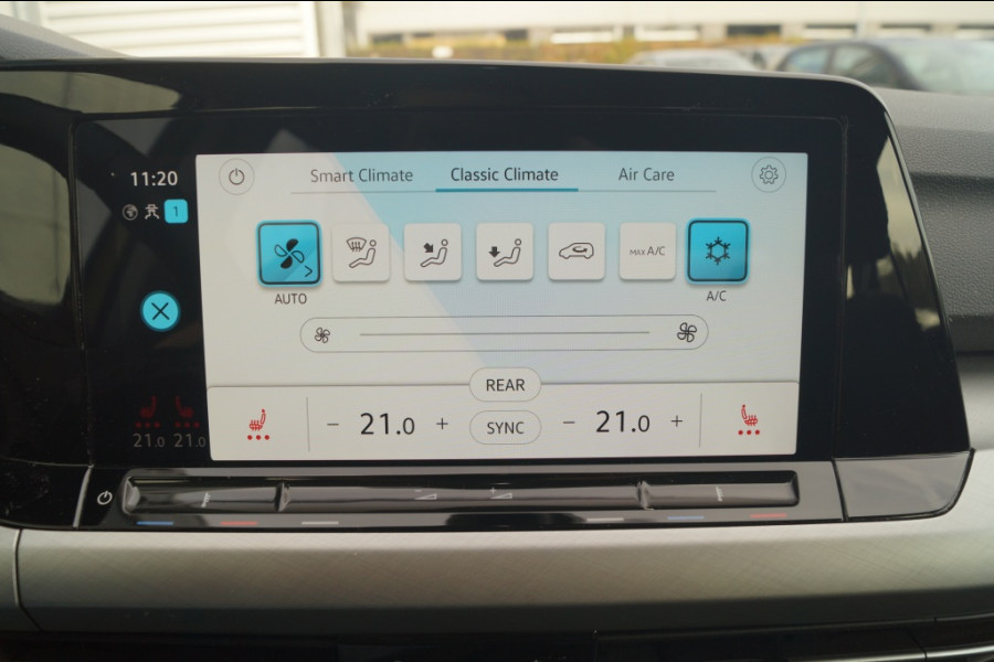 Volkswagen Golf Variant 1.0 TSI 110pk Life Business Lounge -LED-TREKHAAK-