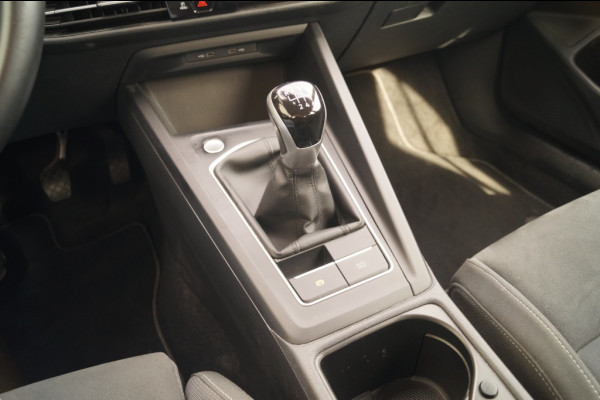 Volkswagen Golf Variant 1.0 TSI 110pk Life Business Lounge -LED-TREKHAAK-
