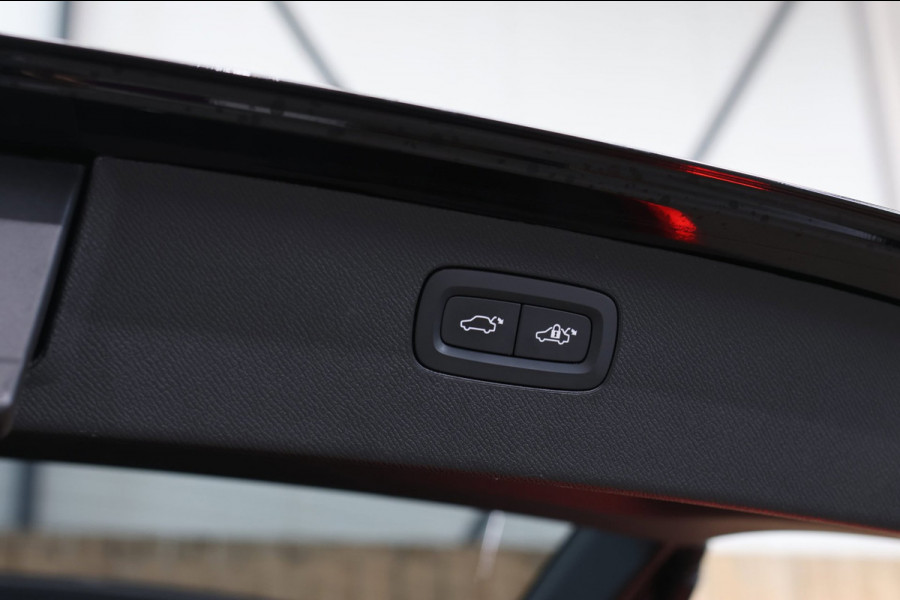 Volvo XC90 2.0 T8 Plug-in hybrid AWD Ultra Dark 7p. *Pano*Head-Up*H/K*
