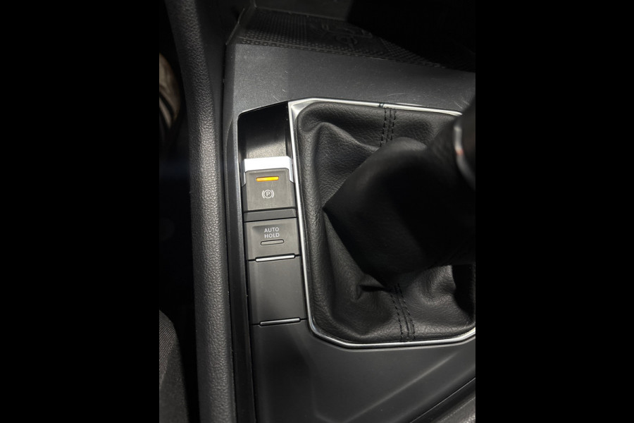 Volkswagen Tiguan 1.5 TSI Comfortline Business Navi | Clima |ACC |PDC | Trekhaak
