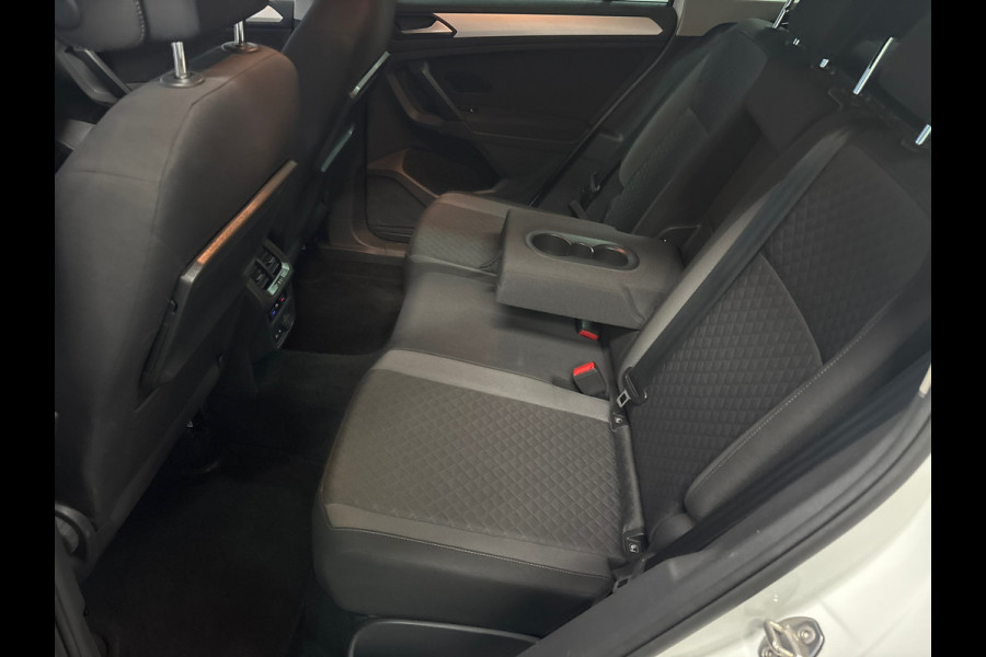 Volkswagen Tiguan 1.5 TSI Comfortline Business Navi | Clima |ACC |PDC | Trekhaak