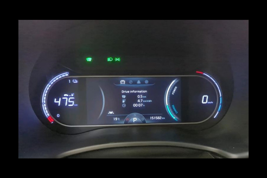 Kia e-Soul DynamicPlusLine 64 kWh-SOH 100% / Warmtepomp / Schuifdak / Cruise-ctr. / Apple Carplay / Airco / Navigatie / Apk 12-2027