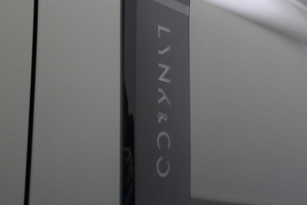 Lynk & Co 08 1.5 More Panoramadak, H&K Sound, ACC, 360° Camera, Ventilatie/Massage Stoelen, DAB, 21''