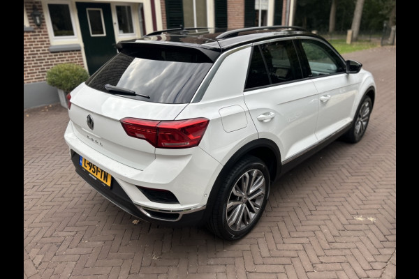 Volkswagen T-Roc 1.5 TSI 150pk Automaat Navi, ACC, 18" LMV, Trekhaak afn.