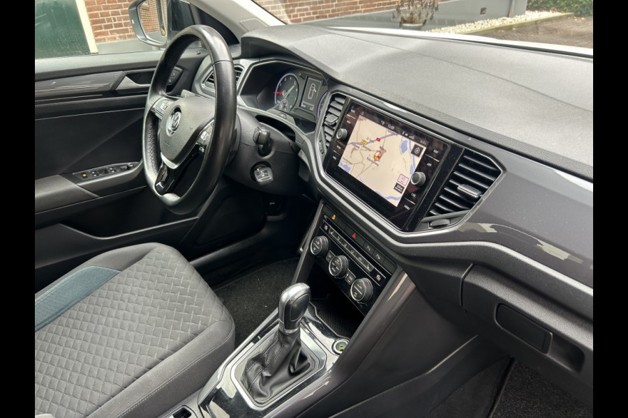 Volkswagen T-Roc 1.5 TSI 150pk Automaat Navi, ACC, 18" LMV, Trekhaak afn.